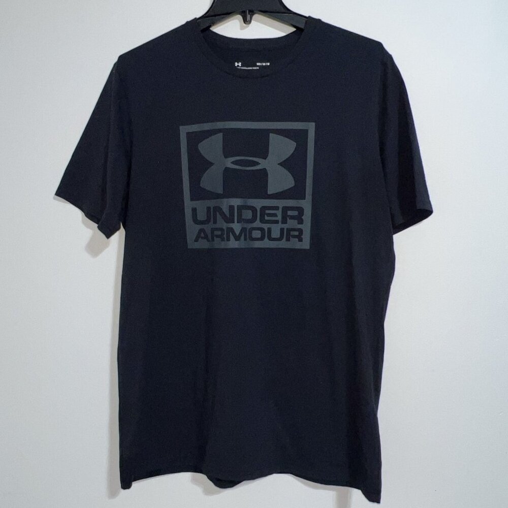 Under Armour Loose Coupe Lache Lightweight Shirt Mens Medium Big Logo Spell Out